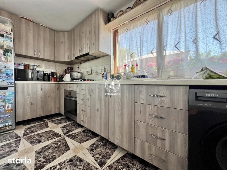 Casă cu 5 camere cu Teren 1382 Mp în Voinești