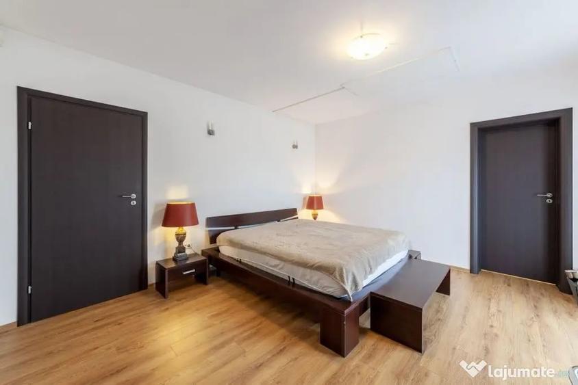 Casă cu 5 camere cu Teren 1255 Mp în Ștefănești