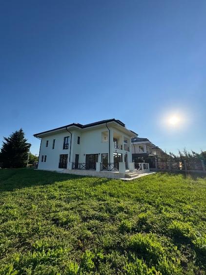 Casă individuală cu 5 camere cu Canalizare în Crevedia