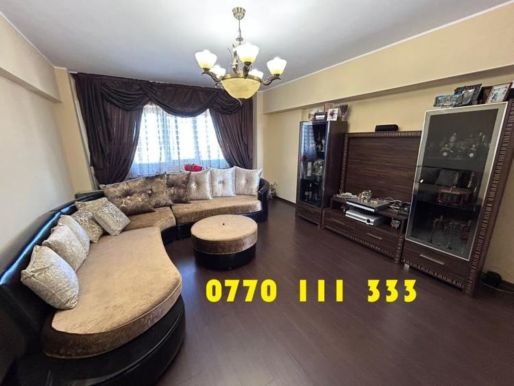 Apartament cu 3 camere decomandat, mobilat în Republicii