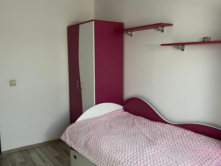 Apartament cu 3 camere decomandat, mobilat în Colentina