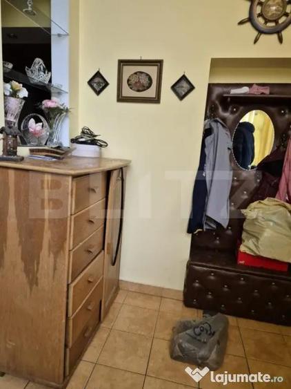 Casa de vanzare, curte comuna cu 1 locatar, 110 mp, zona ult - 5