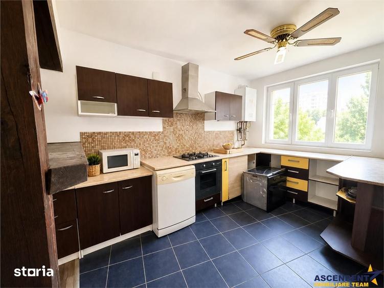 Casă cu 4 camere cu Teren 3227 Mp în Central