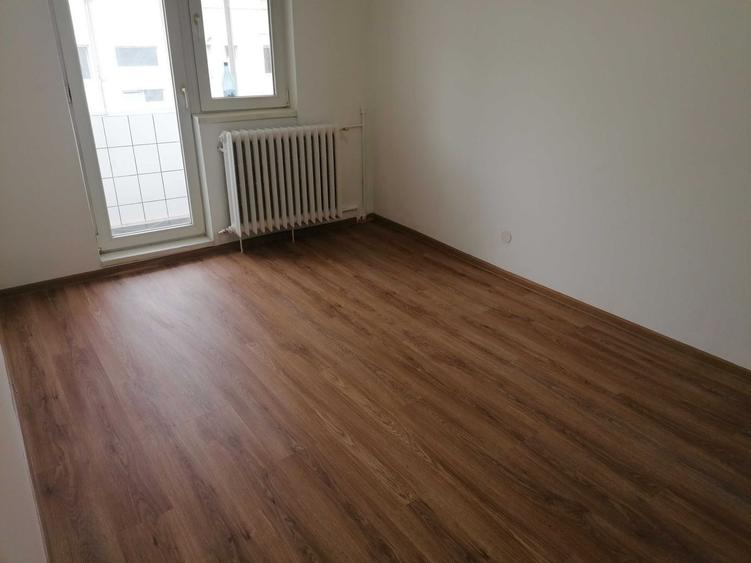 Langa Kaola. Disponibil imediat. Bloc izolat. - 1