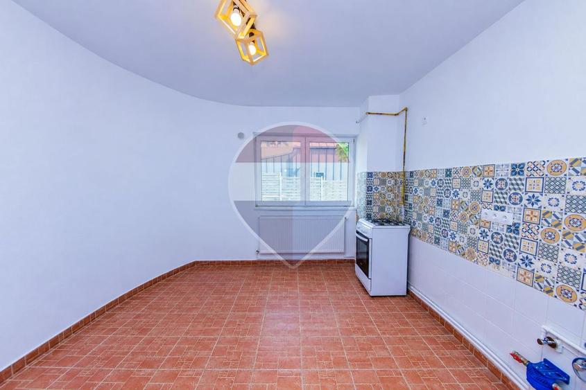 Casă individuală cu 6 camere cu Teren 328 Mp în Griviței