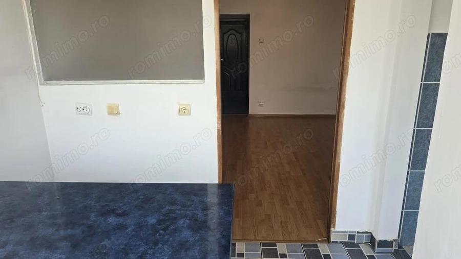 Vand garsoniera in Deva, zona I. Maniu, suprafata utila 31 mp, usa metalica, usi interioare - 12