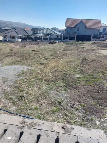 Teren intravilan, 500 mp,cu front la 2 strazi de 16.2 m fiecare in Ch - 5