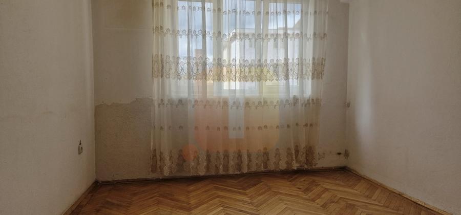 Apartament 3 camere de vânzare, etaj 2 din 4, Aleea Tiparului - 5