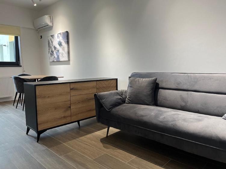 Proprietar vand studio 2 camere metrou Petrache Poenaru- gata de mutare - 8