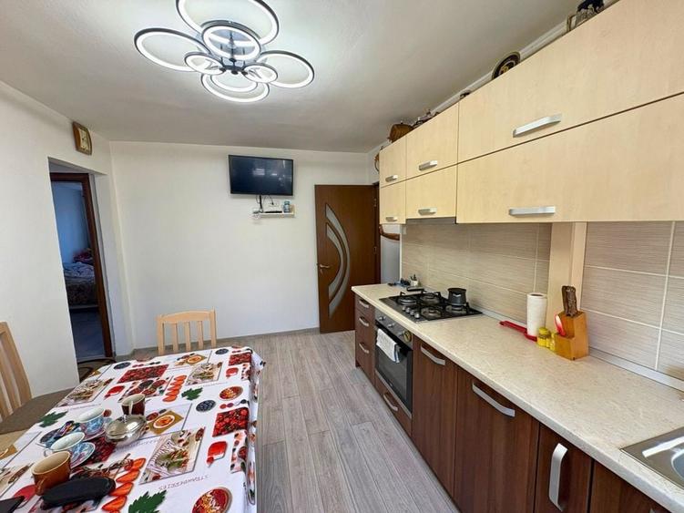 Apartament 2 camere decomandat zona Simeria (l&acirc;ngă piața Dolar) - 8
