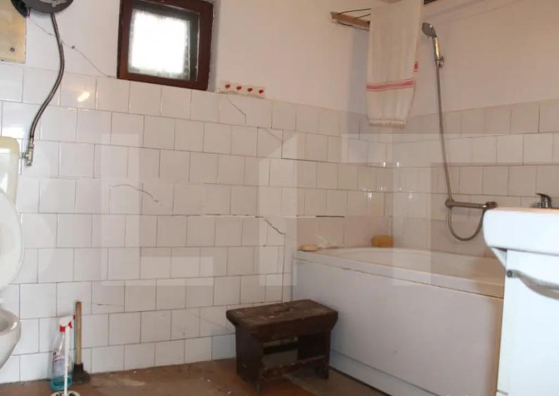 Casa solida cu teren in Boro?neu Mic lini?te si nat - 2