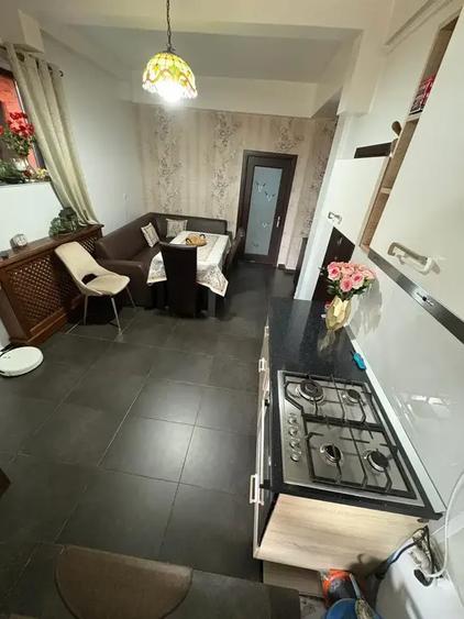 Casă individuală cu 7 camere cu Canalizare în Dărăști-Ilfov