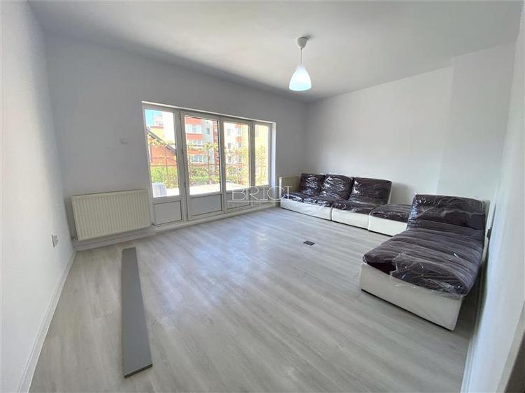Birou/ spatiu, 25mp, cu Terasa si Parcare, zona Avram Iancu - 1