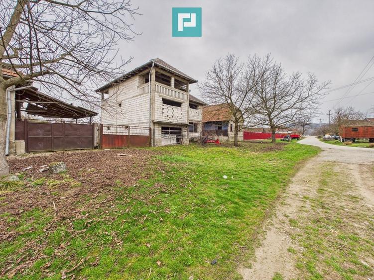 Casă la roșu în localitatea Almaș, Arad. - 2