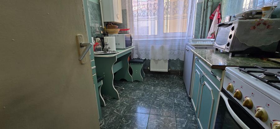 Targoviste. Bdul Regele Carol I,  ETAJ 1, vanzare apartament 3camere - 2