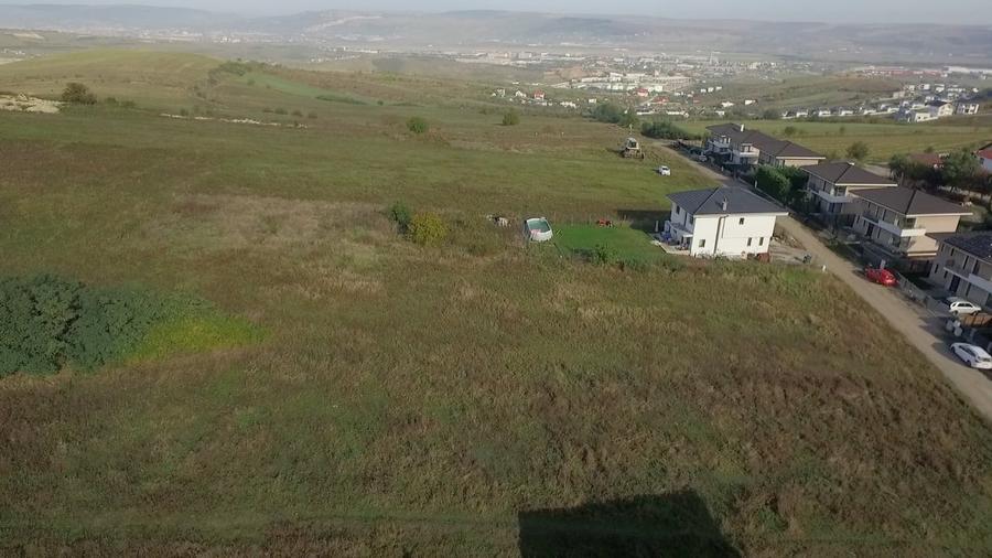 Teren intravilan, construibil, 1.400 mp, str. Crangului - 3