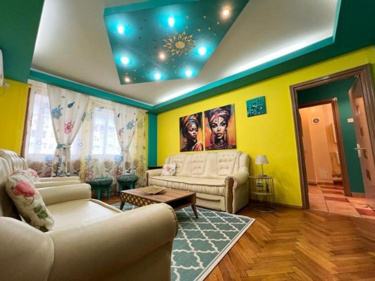 Închiriez un apartament cu 3 camere pe Ferdinad  - 2