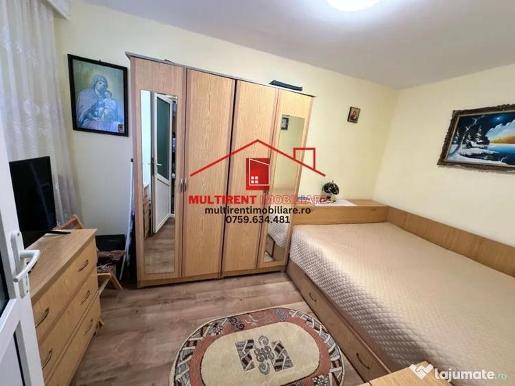 De vanzare Apartament 3 camere, strada Neptun, etaj 2 - 1