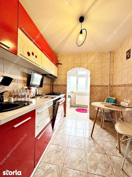 Apartament cu 3 camere decomandat, la etajul 2, in cartierul Micro 16. - 3