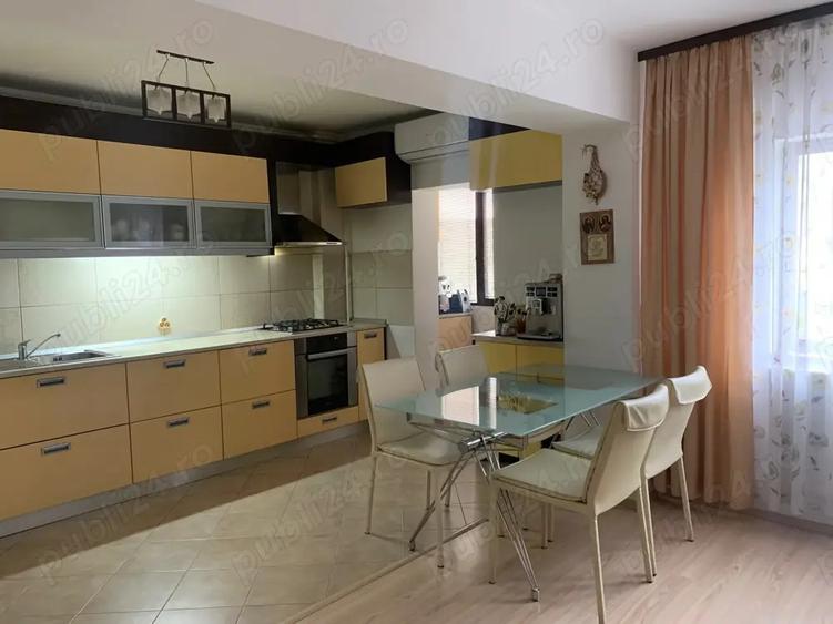 De vanzare apartament 4 camere - 4