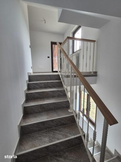 Casă cu 5 camere cu Teren 540 Mp în Măgura