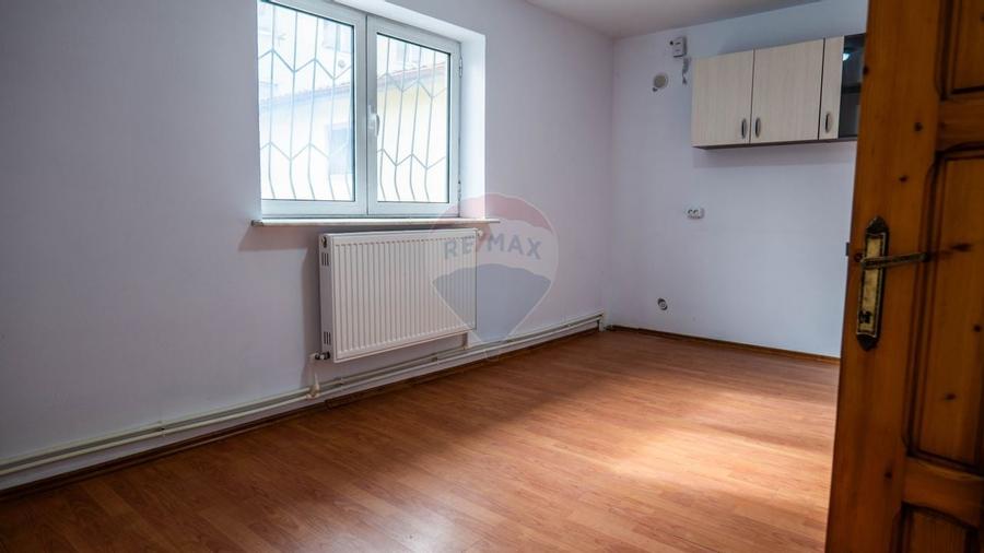 VILĂ MIXTĂ DE VÂNZARE – STRADA 1 DECEMBRIE 1918 - 24