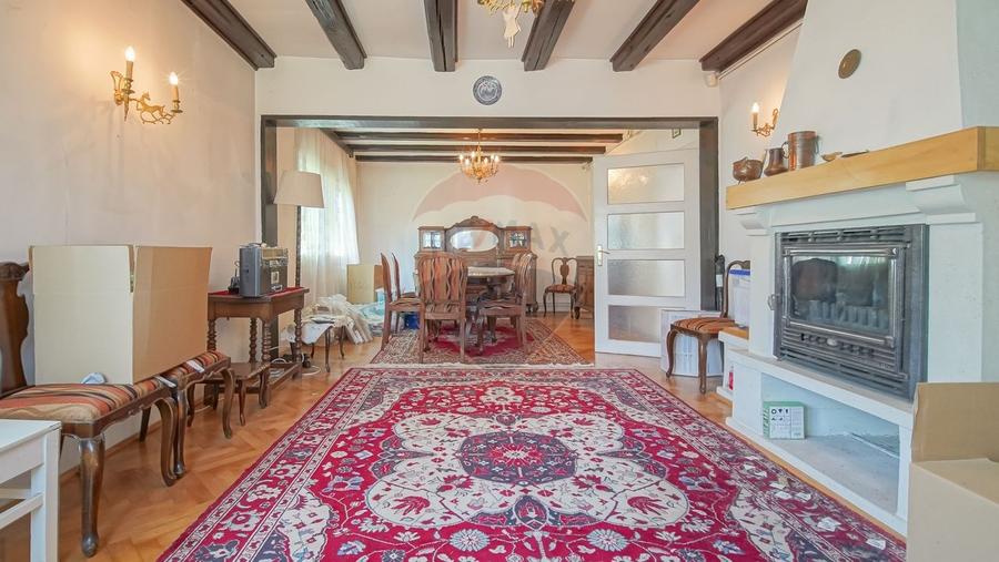 Casă individuală cu 24 camere cu Teren 3140 Mp în Schei