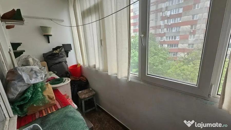 Apartament cu 3 camere decomandat în Alexandriei