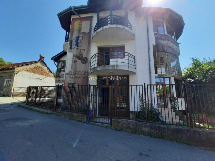 Birou, 681 mp în Curtea de Argeș