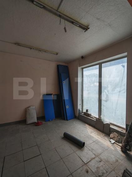 Birou, de 49.860000610352 mp, în Sud-Est