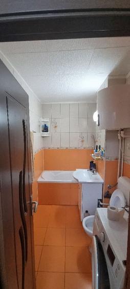 Inchiriez apartament 3 camere - 1