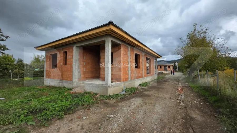 Casa pe un nivel, 3 camere, 100 mp ?i teren generos de 500 mp - zona Unirea