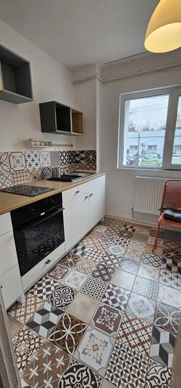 Ofer pentru inchiriat ap cu 2 camere in spatele magazinului Cristian - 2