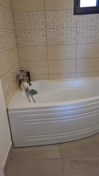 Casă individuală cu 6 camere cu Canalizare în Lumina