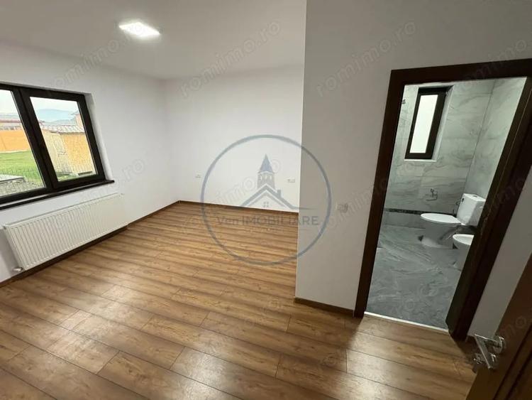 Casă cu 3 camere cu Canalizare în Central