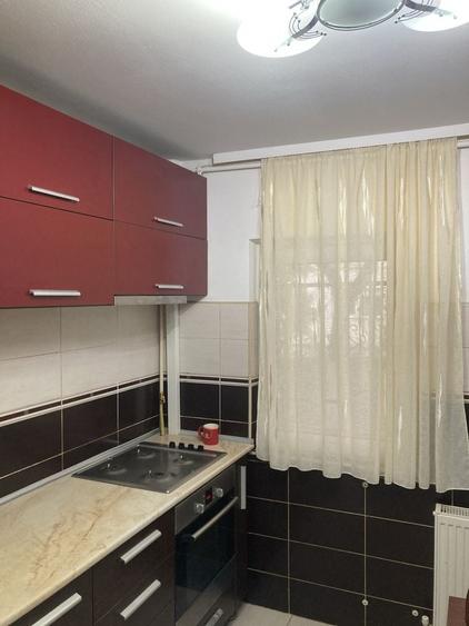 Apartament cu 3 camere decomandat în Far