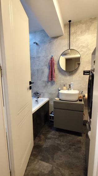 Apartament cu 3 camere decomandat în Baba Novac
