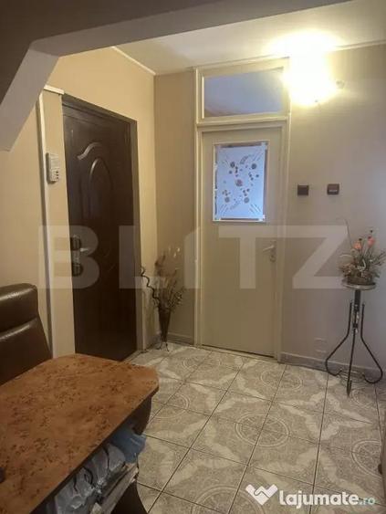 Apartament de vanzare, cu 3 camere, 57 mp, zona Micro 17 - 2