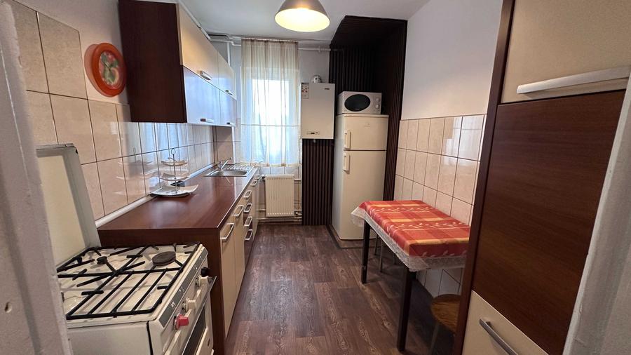 Apartament cu 2 camere semidecomandat, mobilat în Tractorul