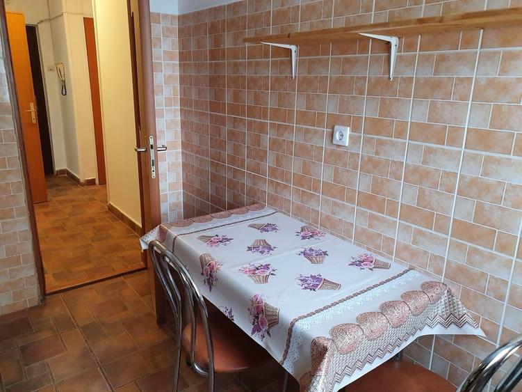 Apartament cu 2 camere decomandat în Titan