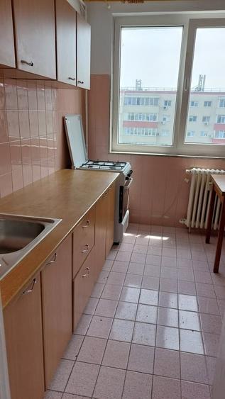 Apartament cu 2 camere semidecomandat în Berceni