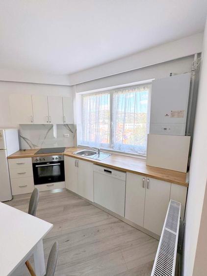Apartament cu 3 camere semidecomandat, mobilat în Iris