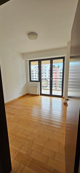 Apartament cu 4 camere decomandat, mobilat în Barbu Văcărescu