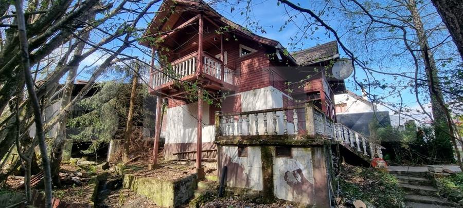 Casă individuală cu 4 camere cu Teren 240 Mp în Central