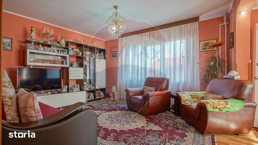 Casă cu 5 camere cu Teren 145 Mp în Dârste