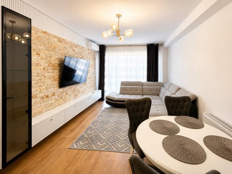 Apartament cu 3 camere decomandat, mobilat în Tractorul