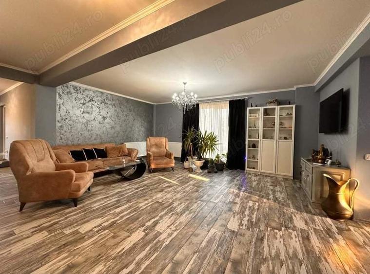 Casă cu 6 camere cu Teren 1412 Mp în Palazu Mare