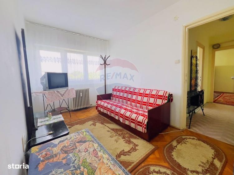 Apartament cu 3 camere semidecomandat în Central