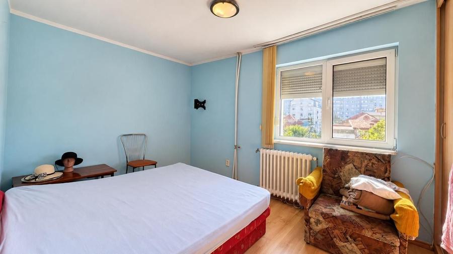 Apartament cu 3 camere semidecomandat în Dâmbovița