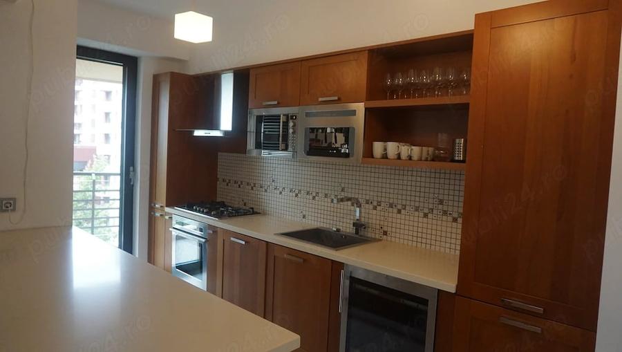 Apartament cu 3 camere semidecomandat în Parcul Circului
